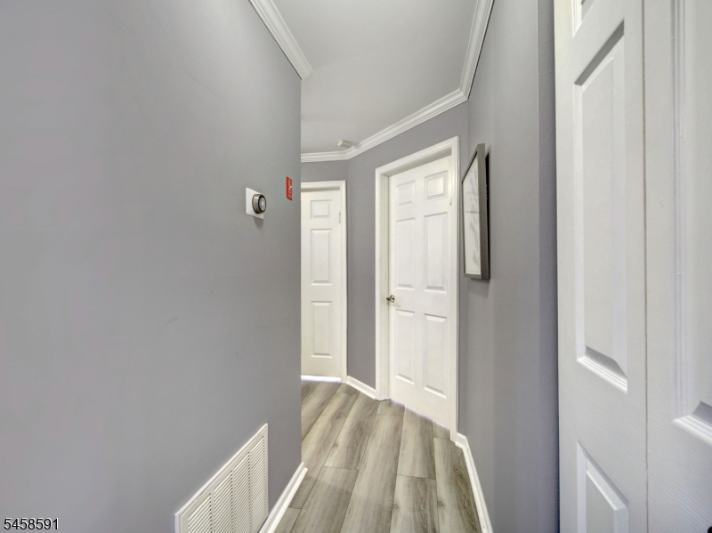 53 Springbrook Rd East Property Photo 21