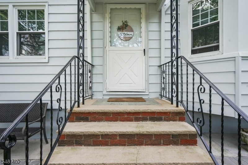 15 Oak Ridge Ave Property Photo 2