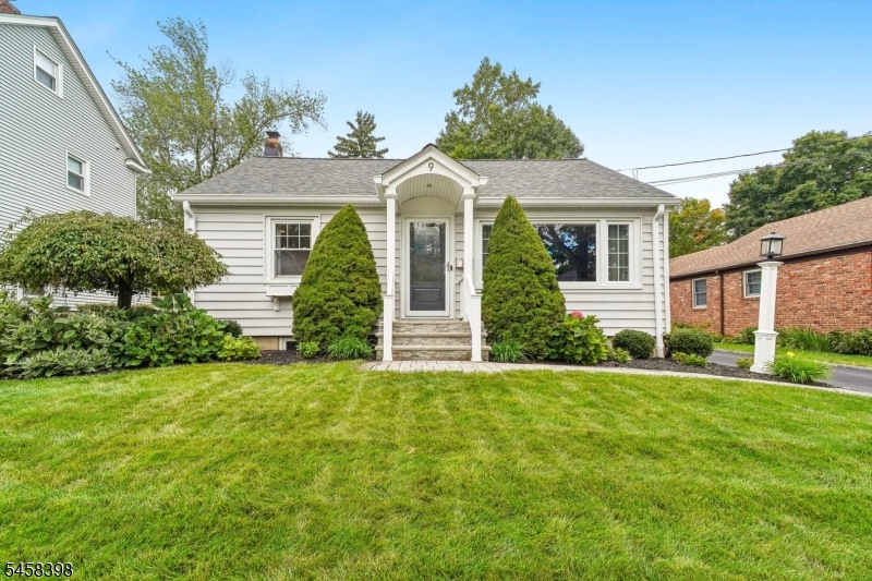 9 Greenfield Ave Property Photo 1