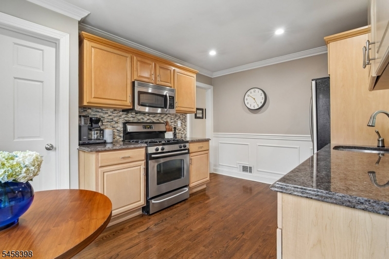 9 Greenfield Ave Property Photo 7
