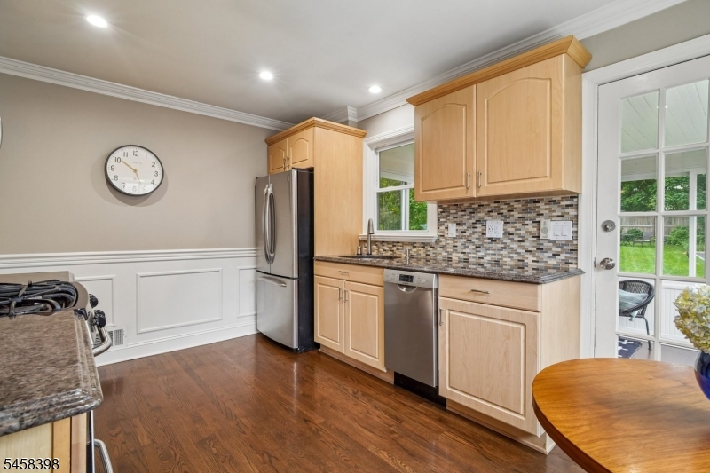 9 Greenfield Ave Property Photo 8