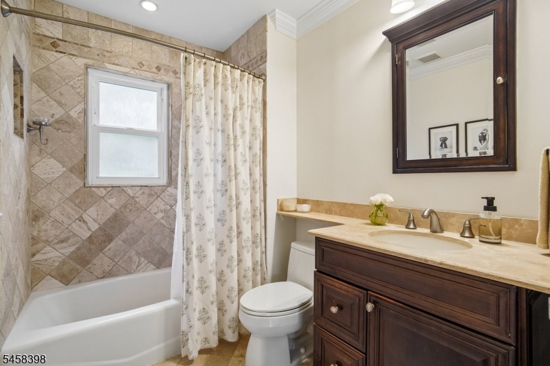 9 Greenfield Ave Property Photo 11