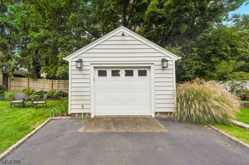 9 Greenfield Ave Property Photo 15