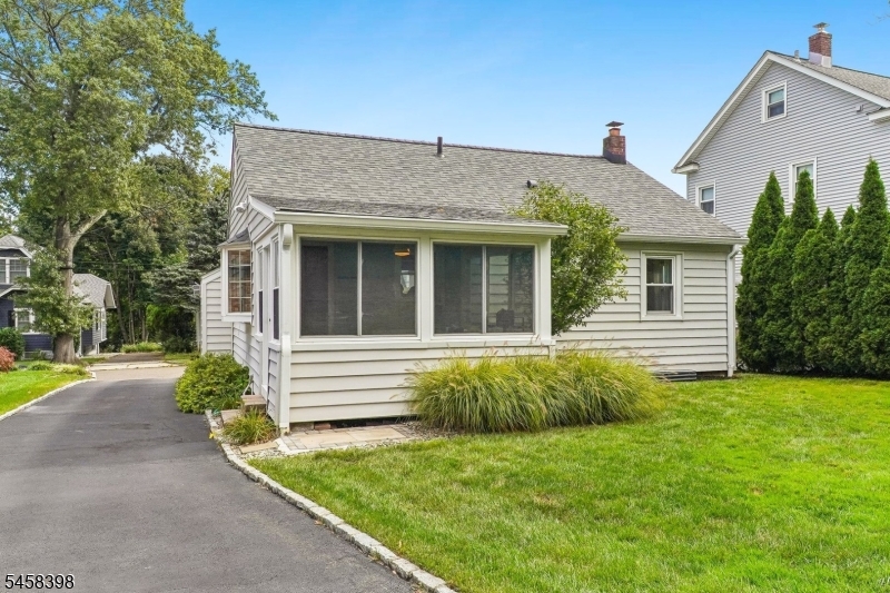 9 Greenfield Ave Property Photo 18