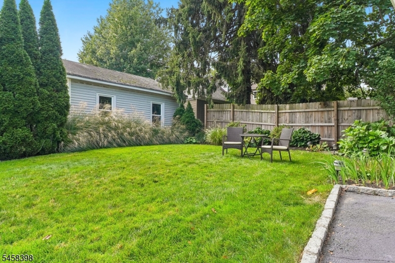 9 Greenfield Ave Property Photo 19