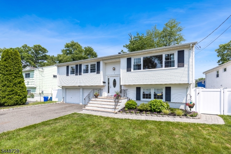 4 Huron Ave Property Photo 1