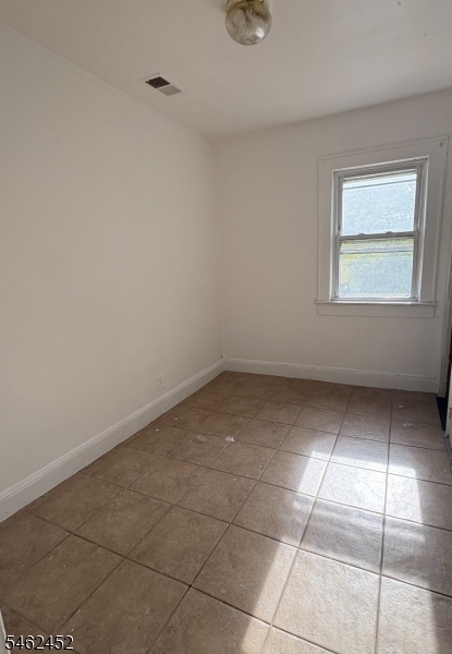 108 W 18th St 2 Property Photo 8