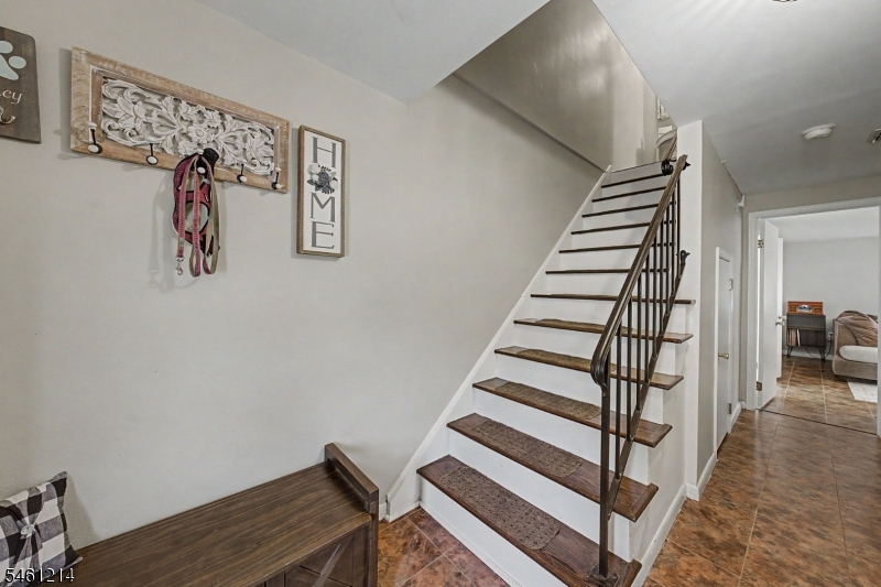 61 Henry St Property Photo 5