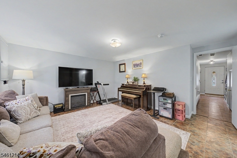 61 Henry St Property Photo 8