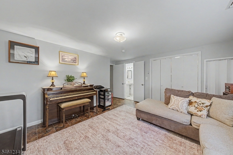 61 Henry St Property Photo 10