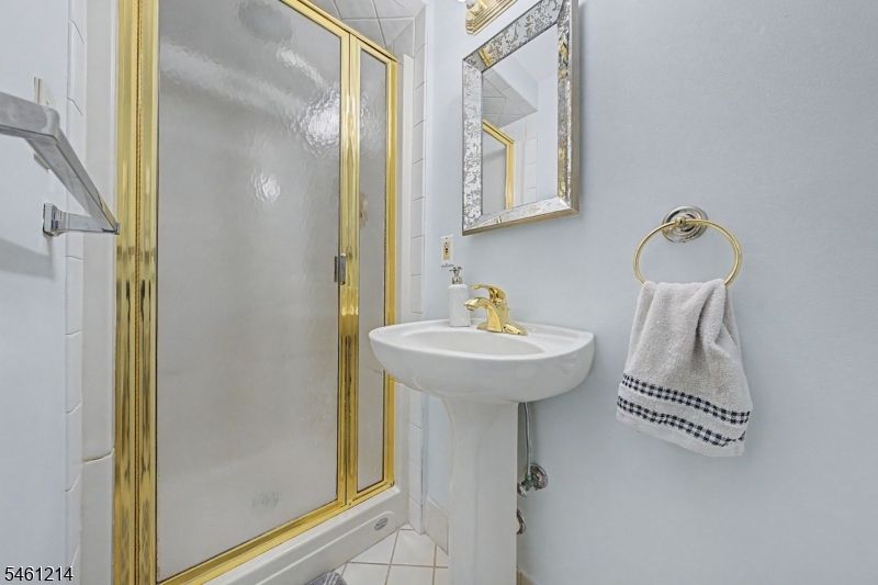 61 Henry St Property Photo 11
