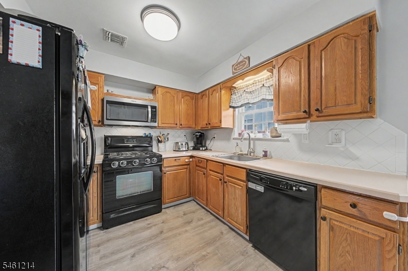 61 Henry St Property Photo 18