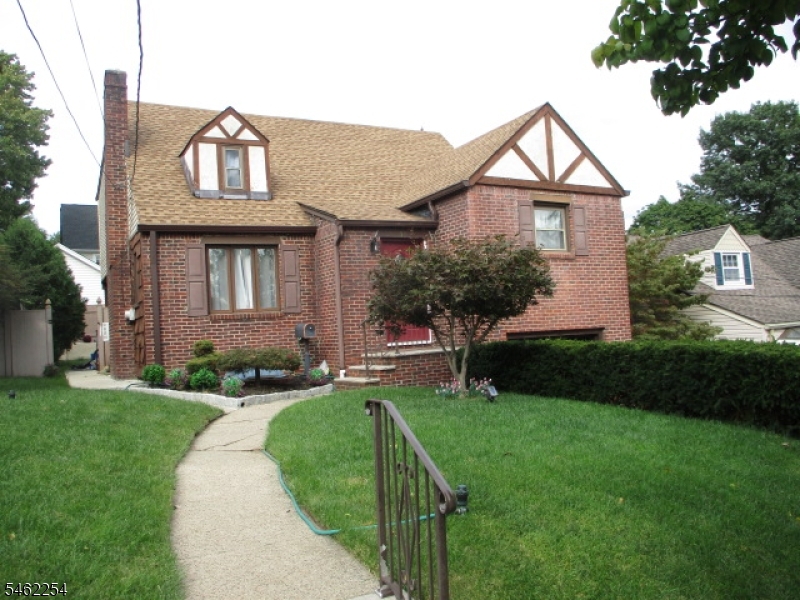 32 Newman Ave Property Photo 1