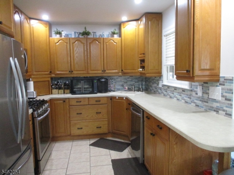 32 Newman Ave Property Photo 3