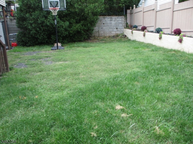 32 Newman Ave Property Photo 6