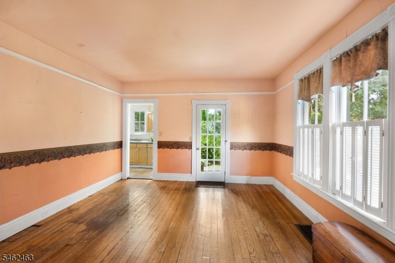 35 Maple Ave Property Photo 15