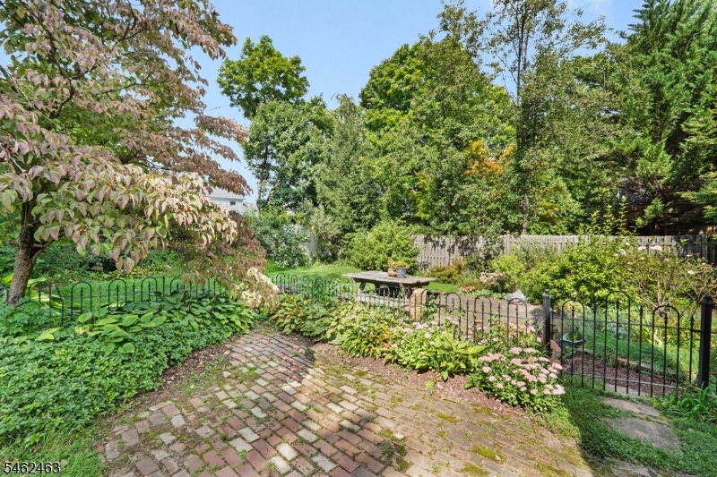 35 Maple Ave Property Photo 22