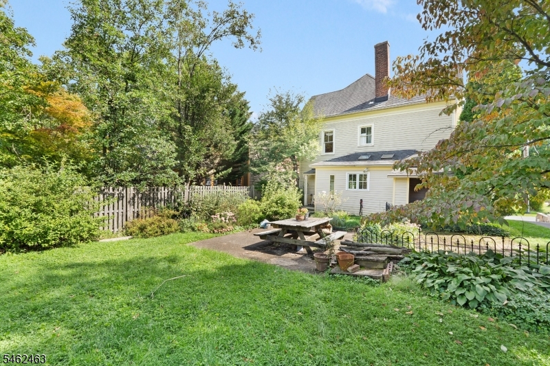 35 Maple Ave Property Photo 23