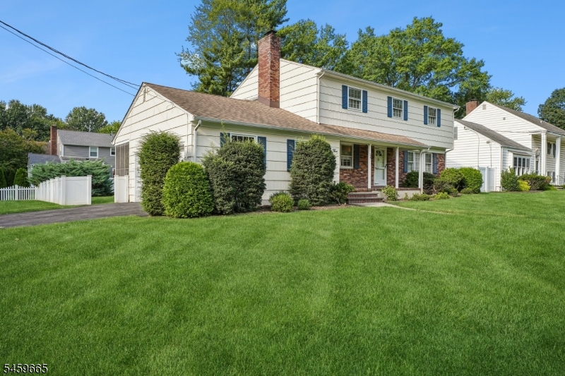 25 Manchester Drive Property Photo 3