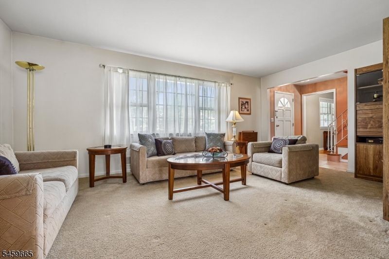 25 Manchester Drive Property Photo 6