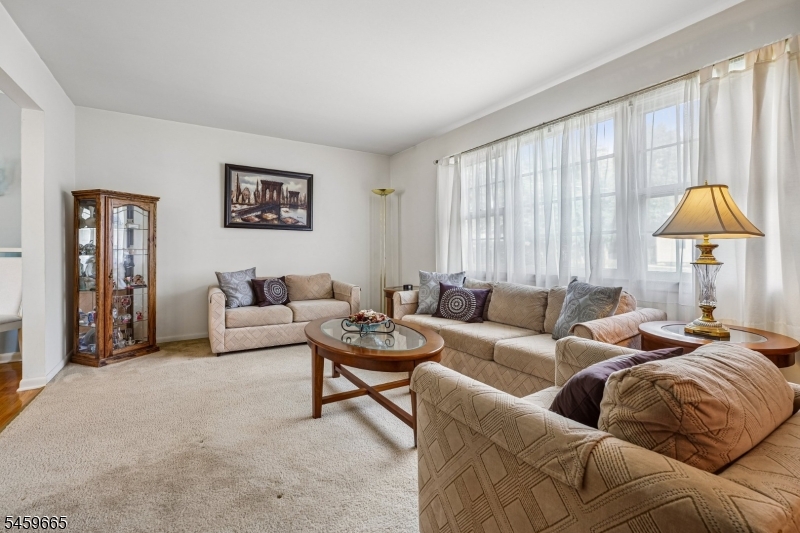 25 Manchester Drive Property Photo 7