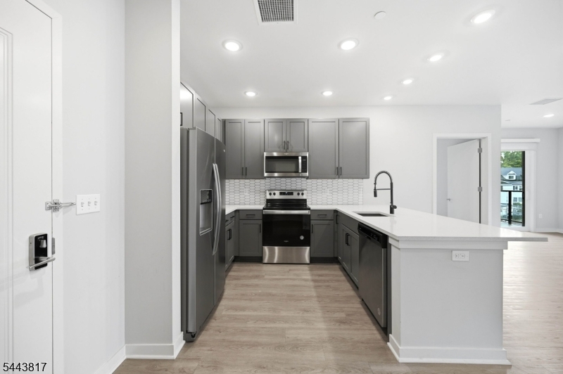 175 Morris St 419 Property Photo 4
