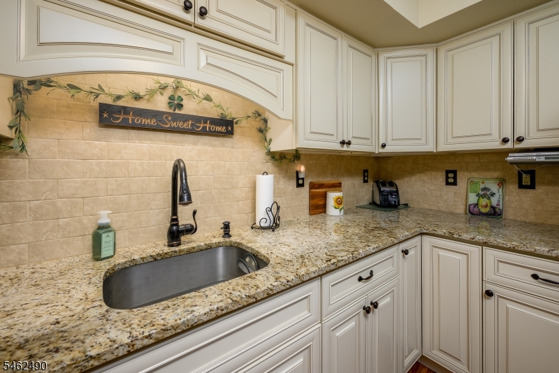 34 2nd St Property Photo 4