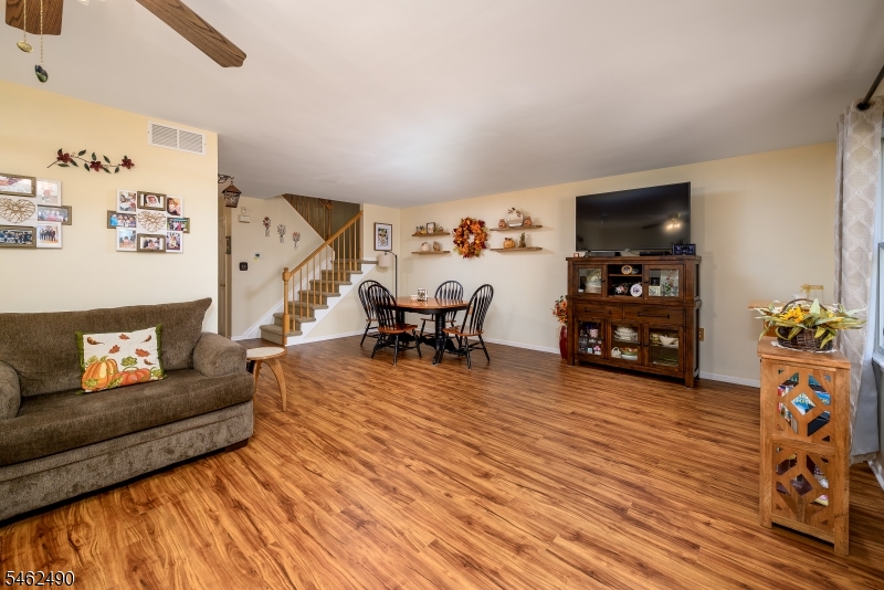34 2nd St Property Photo 10