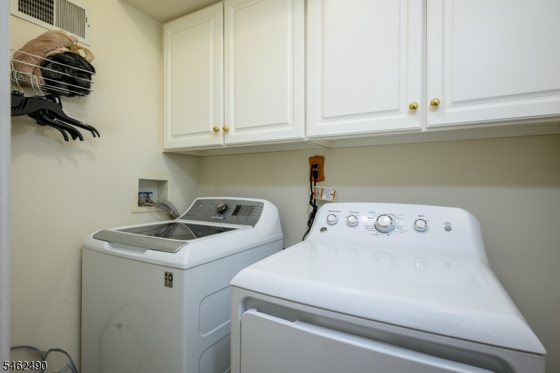 34 2nd St Property Photo 12