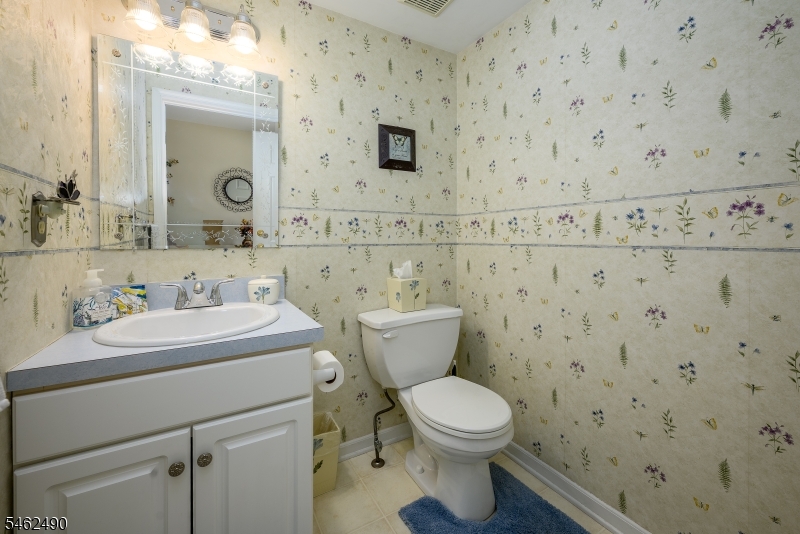 34 2nd St Property Photo 13