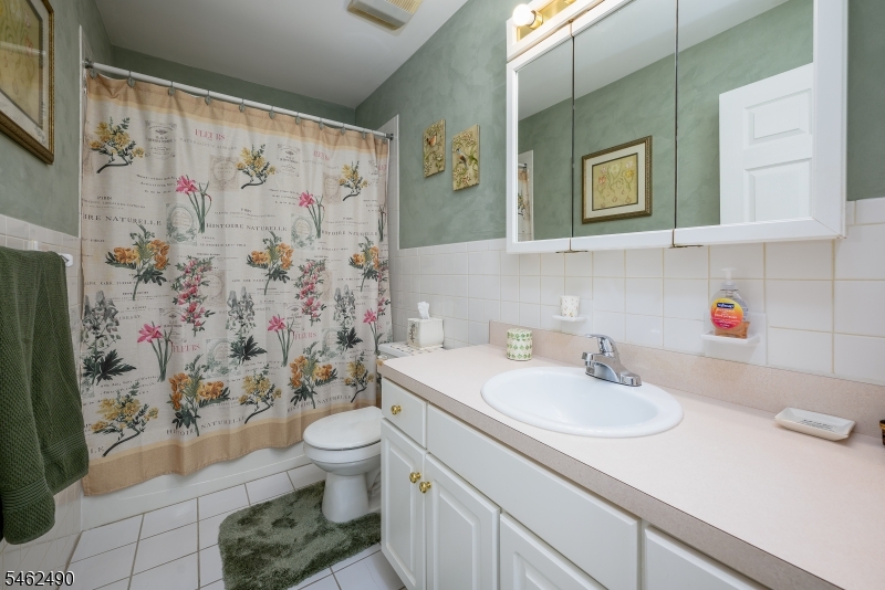 34 2nd St Property Photo 21
