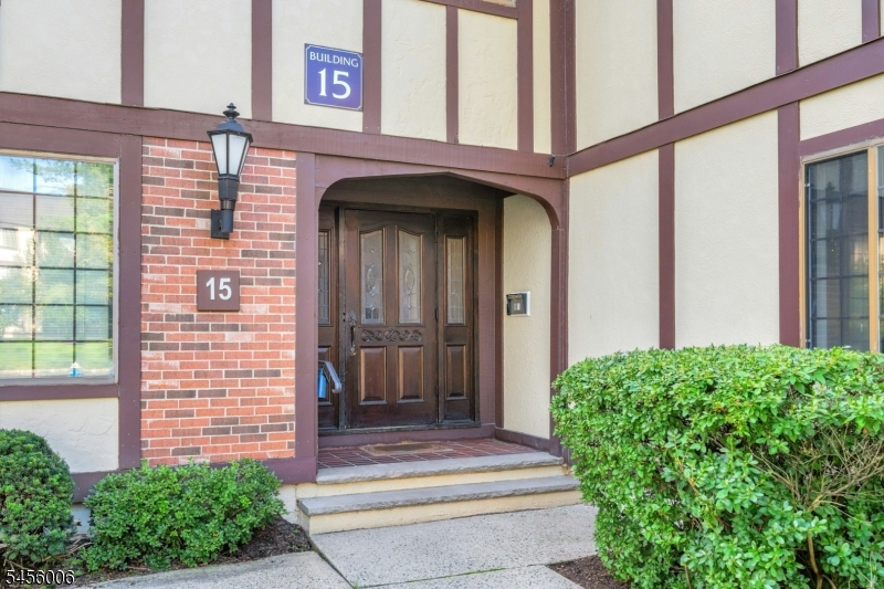 15 Kensington Rd F Property Photo 3