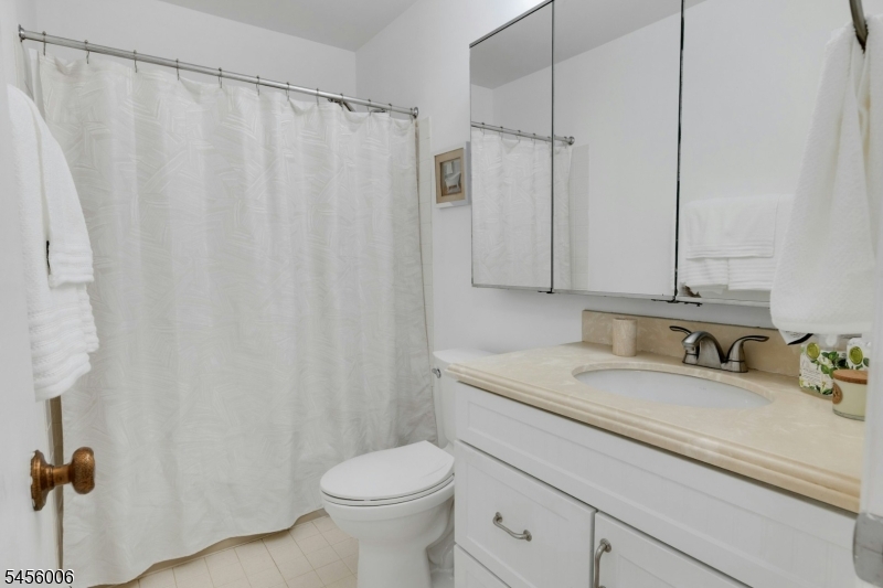 15 Kensington Rd F Property Photo 15