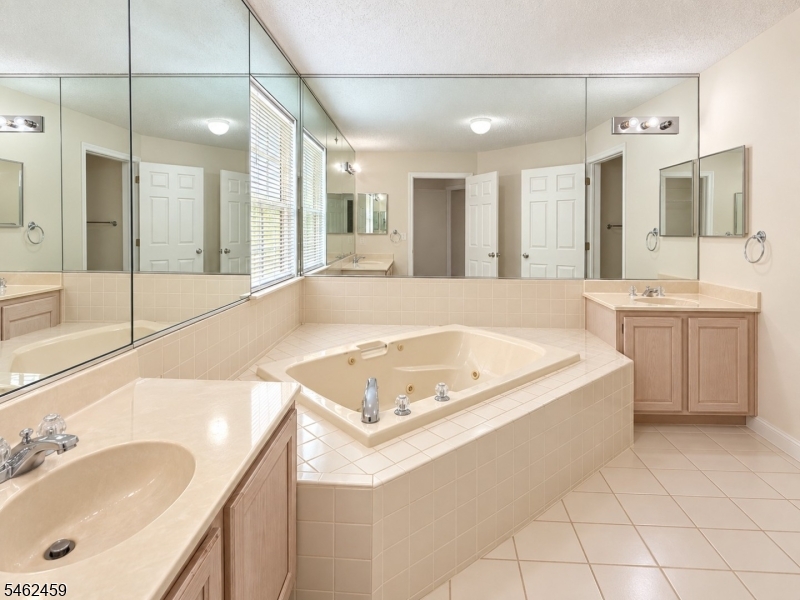 16 Wilmbelton Ct Property Photo 11