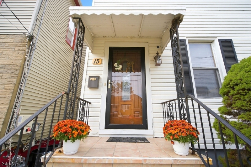 15 Boyle Pl Property Photo 5