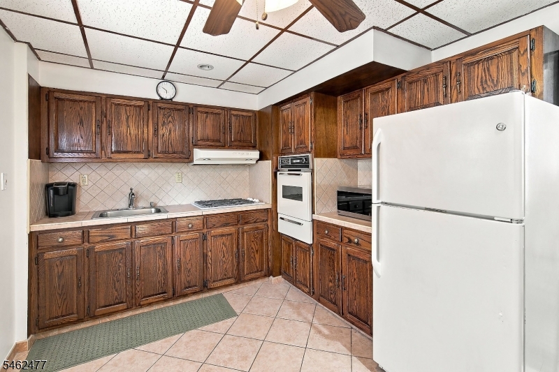 15 Boyle Pl Property Photo 9