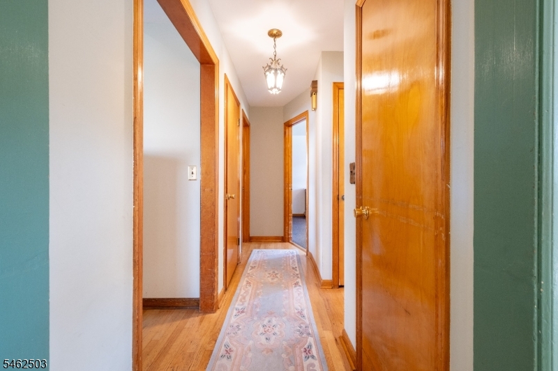34 Cottage Pl Property Photo 7