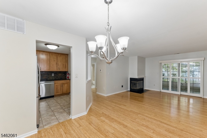 1403 Stoneridge Cir Property Photo 4