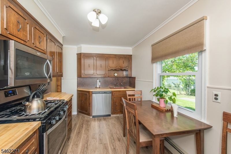 9 Malcolm Ter Property Photo 3