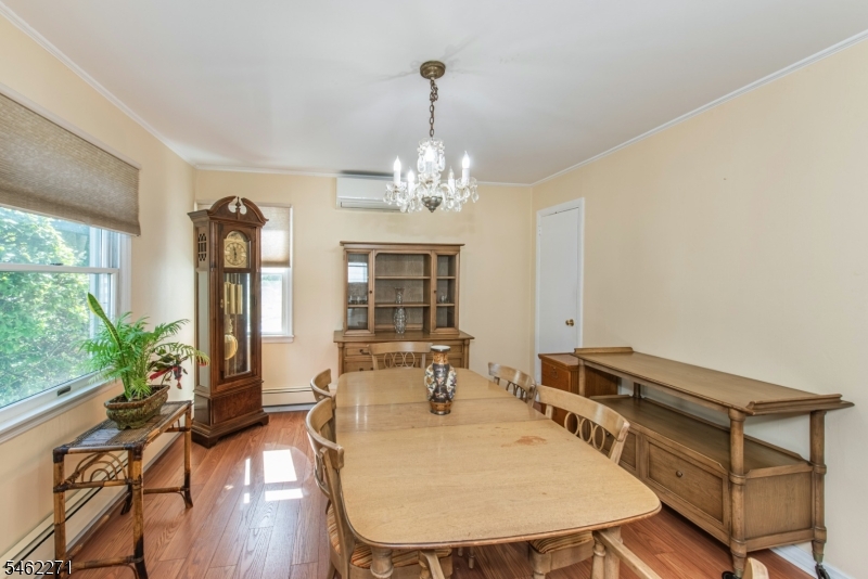 9 Malcolm Ter Property Photo 6