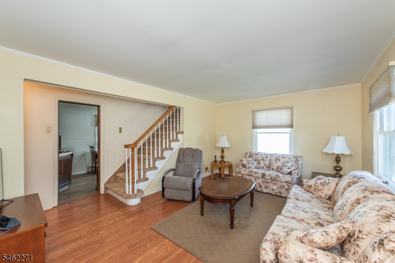 9 Malcolm Ter Property Photo 10
