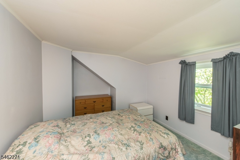 9 Malcolm Ter Property Photo 14