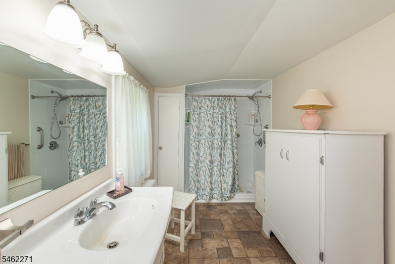 9 Malcolm Ter Property Photo 15
