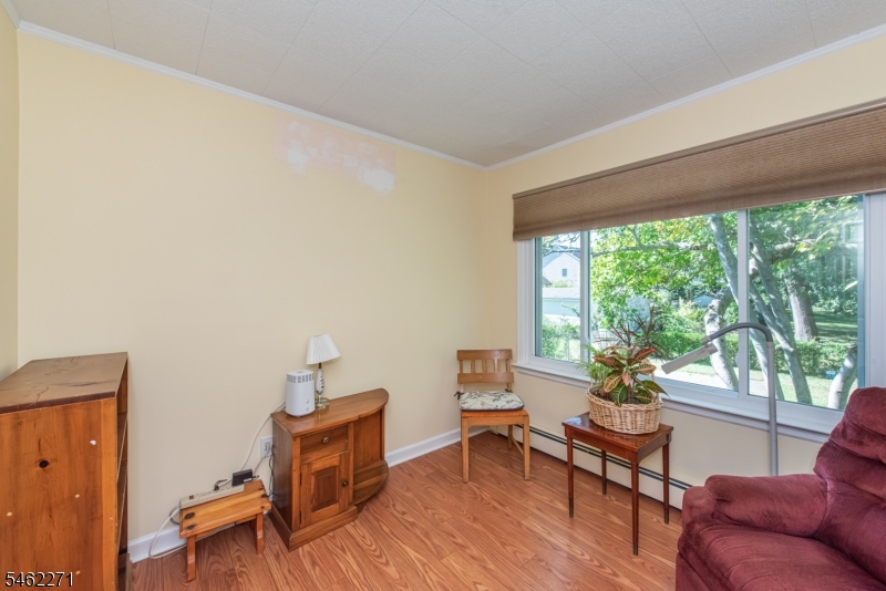 9 Malcolm Ter Property Photo 16