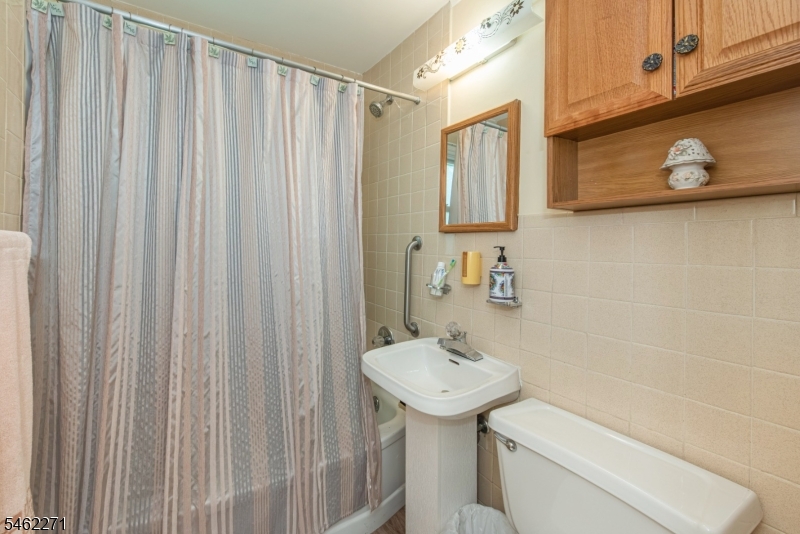 9 Malcolm Ter Property Photo 17