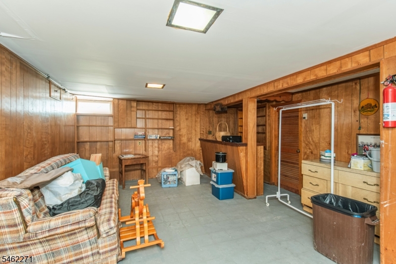 9 Malcolm Ter Property Photo 18