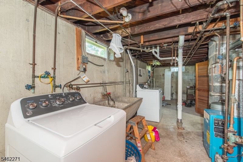 9 Malcolm Ter Property Photo 19