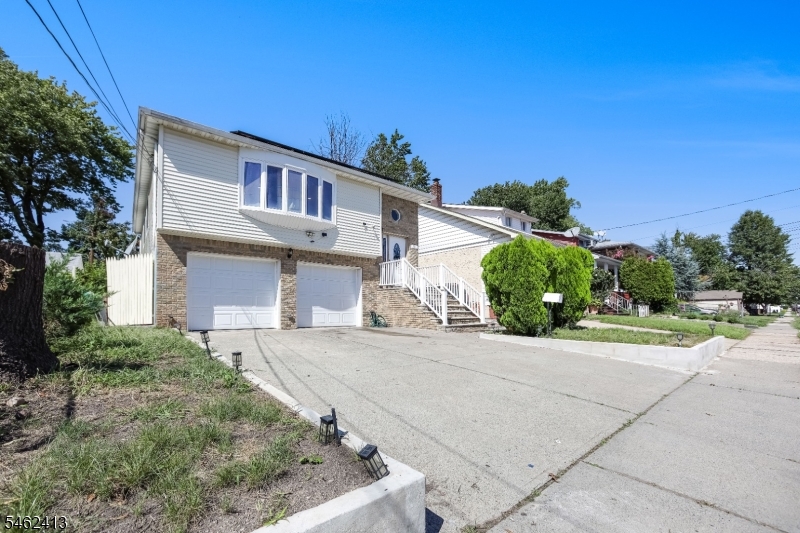 1511 Essex Ave Property Photo 1