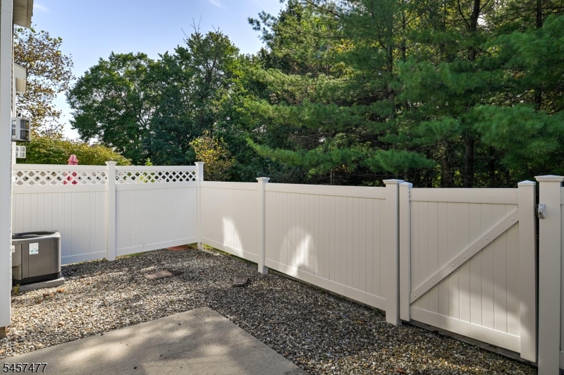 103 Cricket Hill Cir Property Photo 3