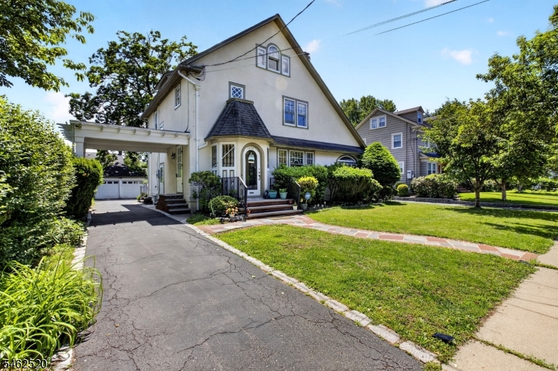 1326 Chetwynd Ave Property Photo 3